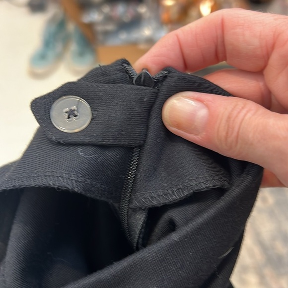 Adrienne Vittadini Black Straight Leg Pants with Streamlined Fit size 8. - Picture 6 of 8